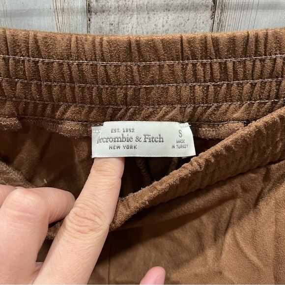 Abercrombie & Fitch A&F Tan Brown Faux Suede Short Shorts Womens Size Small - Picture 3 of 7